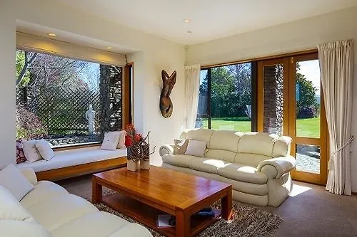 Stonehaven Vineyard Homestay Blenheim Bed & Breakfast